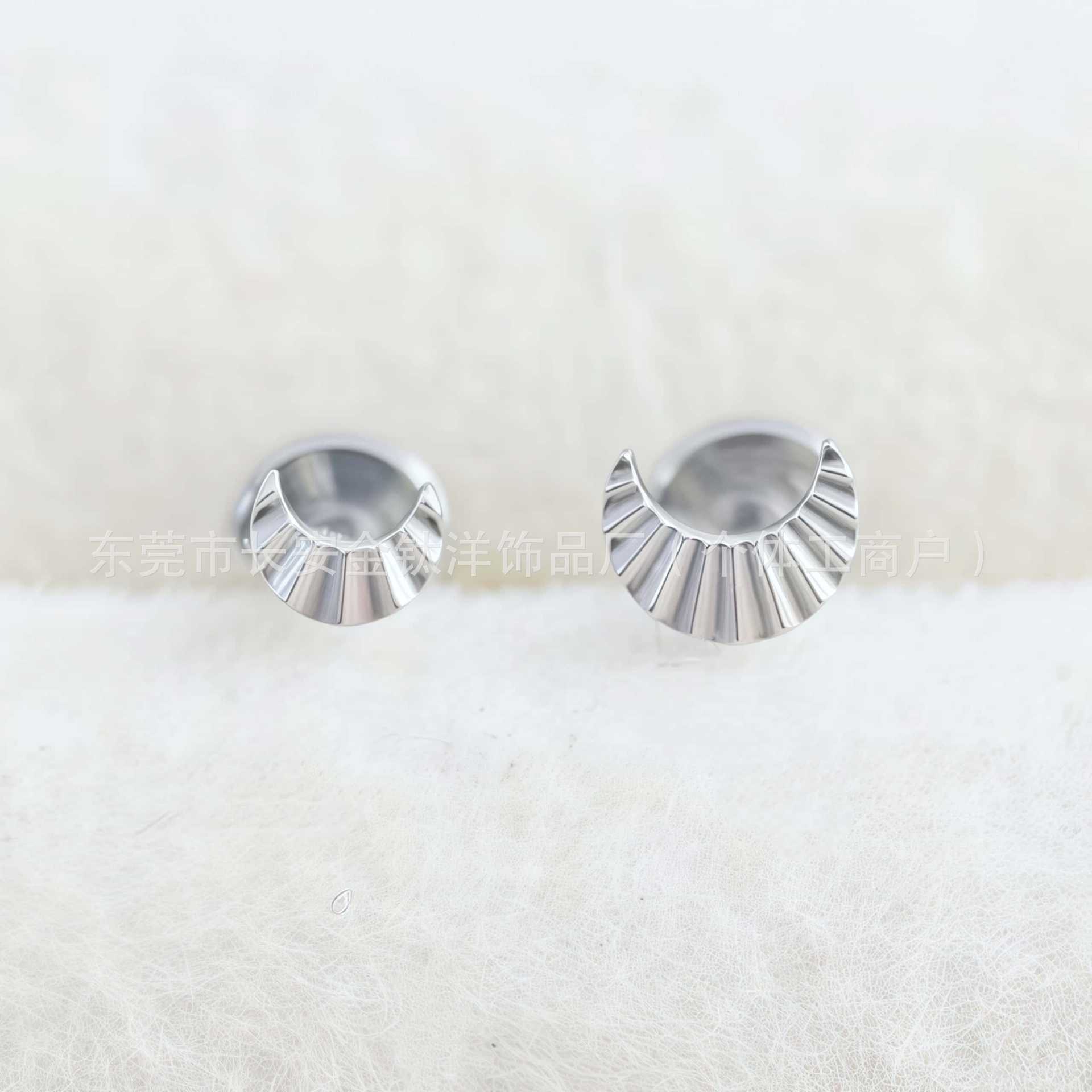 Titanium Radiating Moon Crescent Lip Nose Ear Piercing Jewelry - 1.2mm x 14mm Labret Stud, G23 Titanium Alloy detail image 4