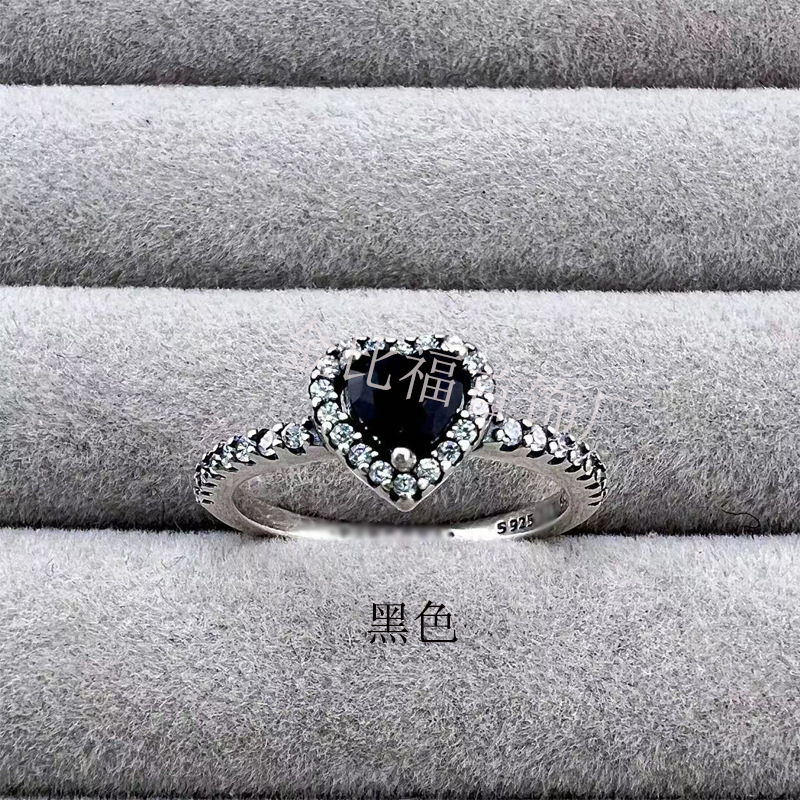 黑色