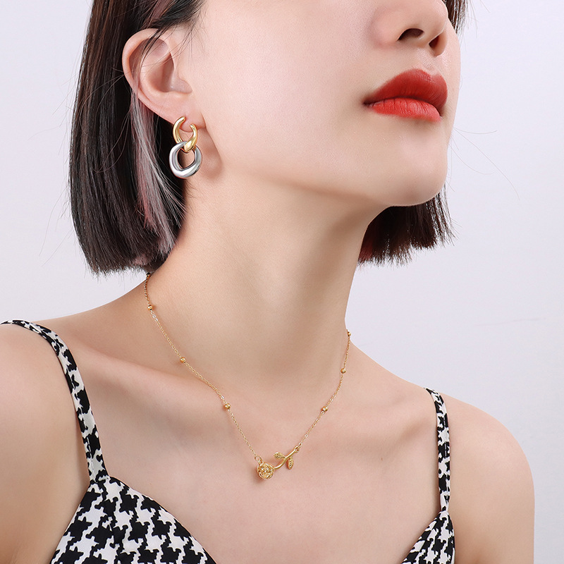 2023 nuevos ins de moda elegante anillo doble desmontable aretes de acero de titanio chapado en acero de titanio 18K aretes de oro real al por mayor