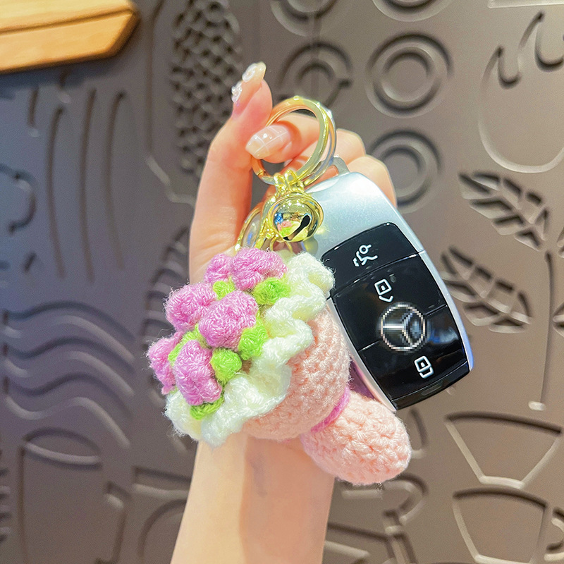 オリジナルの毛糸のかぎ針編みの花のキーホルダーは赤いバラのかわいいヒマワリの学生のカバンのペンダントの贈り物を模倣します。|undefined