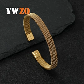 戒指;吊坠;手镯