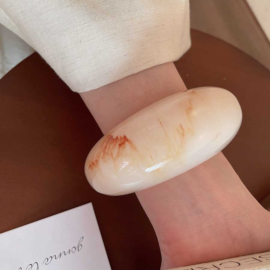 Avrupa ve Amerikan kişiselleştirilmiş dopamin reçine bilezikler niş moda basit geniş bilezikler çok yönlü üst düzey takı toptan