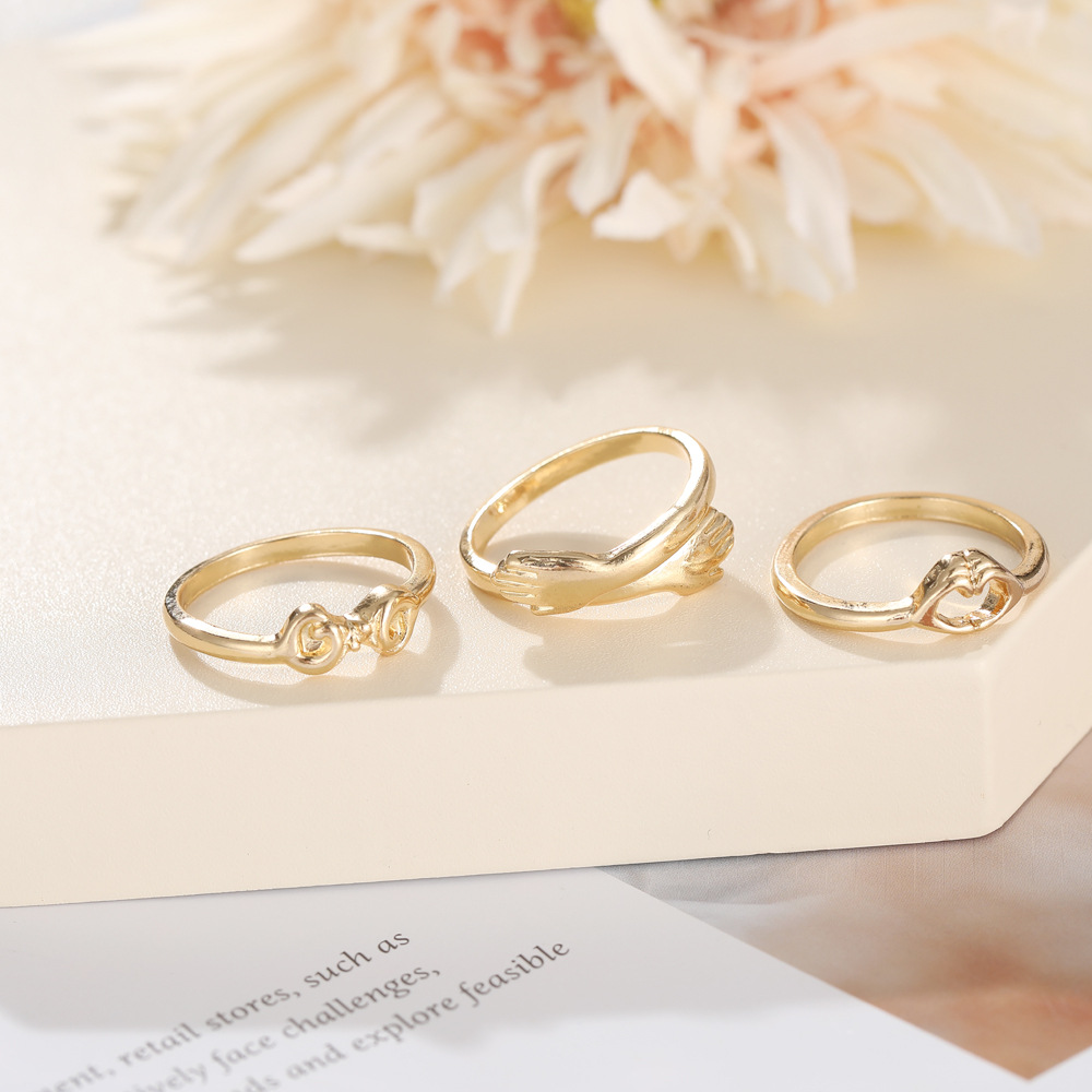 2021 Creative Simple Temperament Women's Jewelry Geometric Twist Alloy Hug Arm Ring 3-piece Set display picture 3