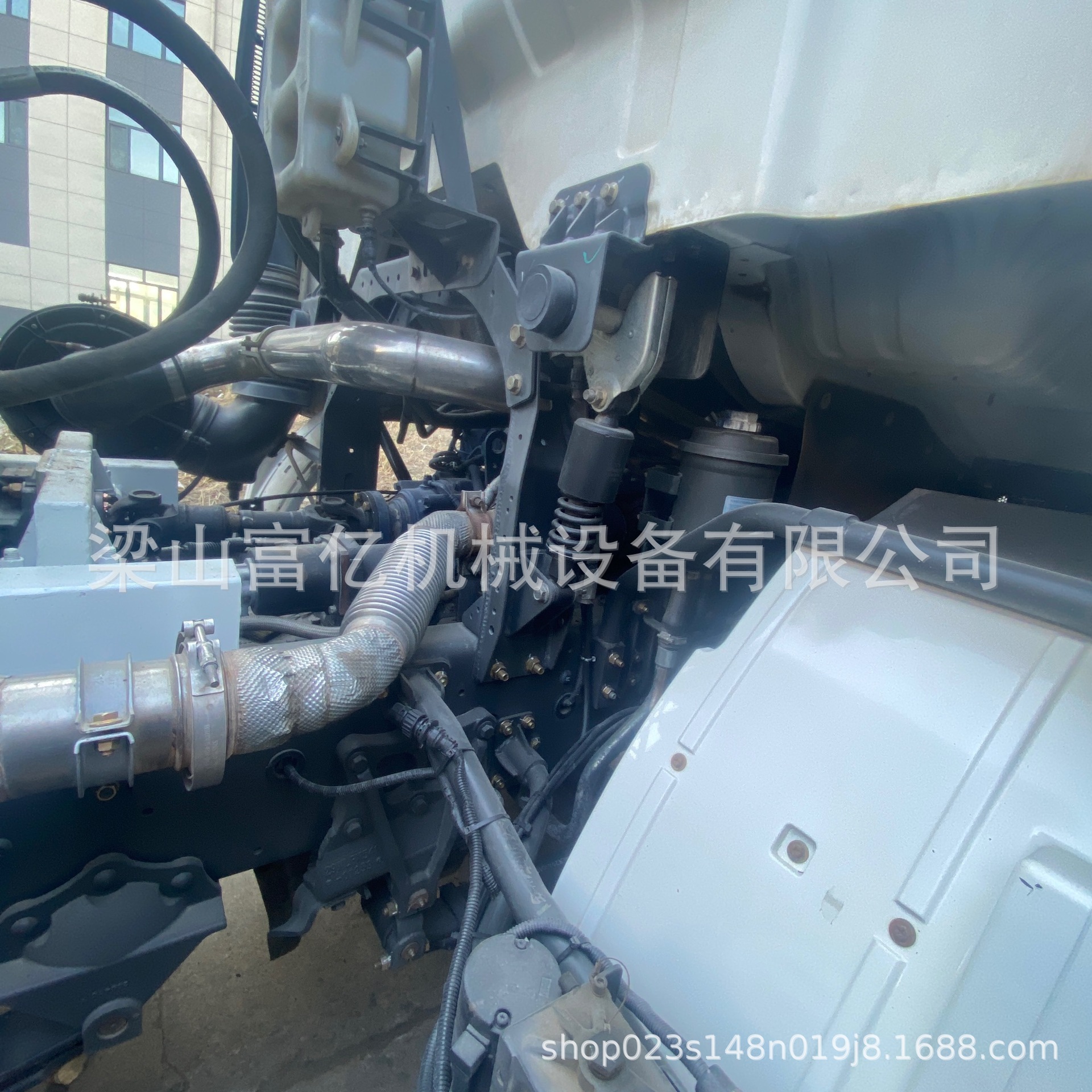 Overseas Supply of Sinotruk Howo Concrete Mixer Trucks with 8*4 Chassis, 8, 10, 12 Cubic Meter Concrete Mixer Trucks