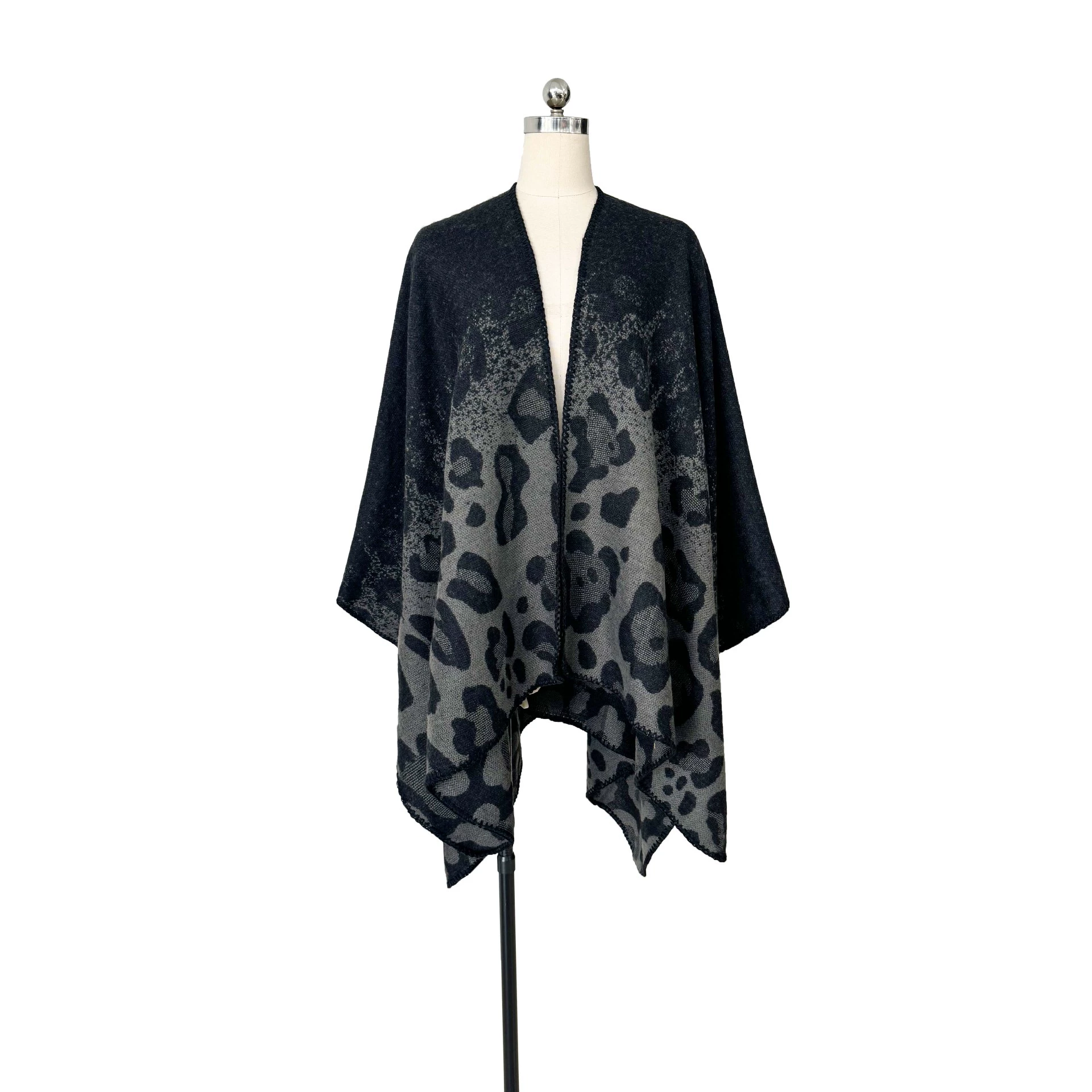 Trench coat, fashionable cloak, elegant keep warm duvet, European style