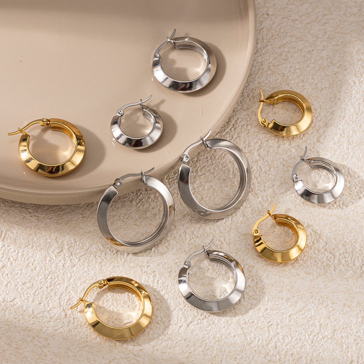 TENA europa y americana pendientes de acero inoxidable lujoso ligero de alto nivel de diseño versátil oro y plata pendientes de doble color joyería explosiva transfronteriza