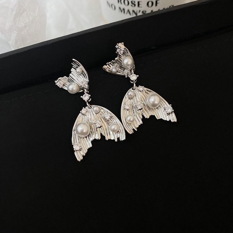 Aguja de plata Zircon en forma de U plisada pendientes curvados personalizada estilo frío serie de plata pendientes simples nichos pendientes de temperamento