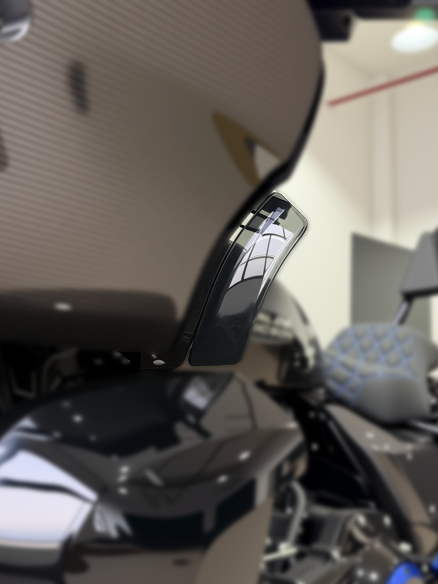 Motorcycle Spoiler Cover Suitable for Harley 23.6-26 Road Gliding Side Wing Spoiler, Pc Material, Multiple Colors Available