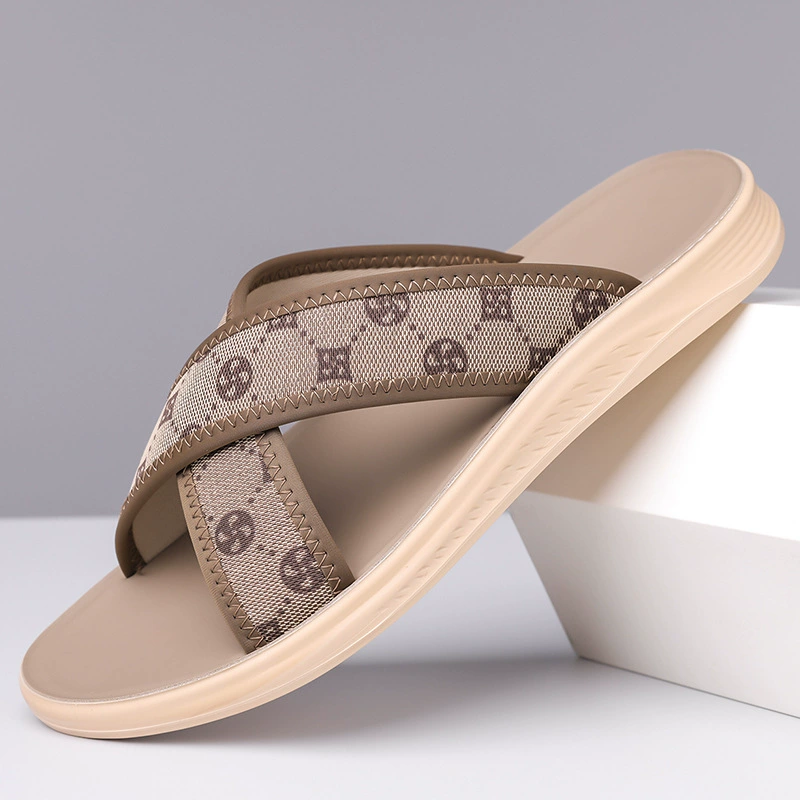 Шлепанцы мужчины летом носить 2025 новый прилив противоскользящие и вонючие пляжные сандалии для отдыха за пределами сети красные тапочки мужчины