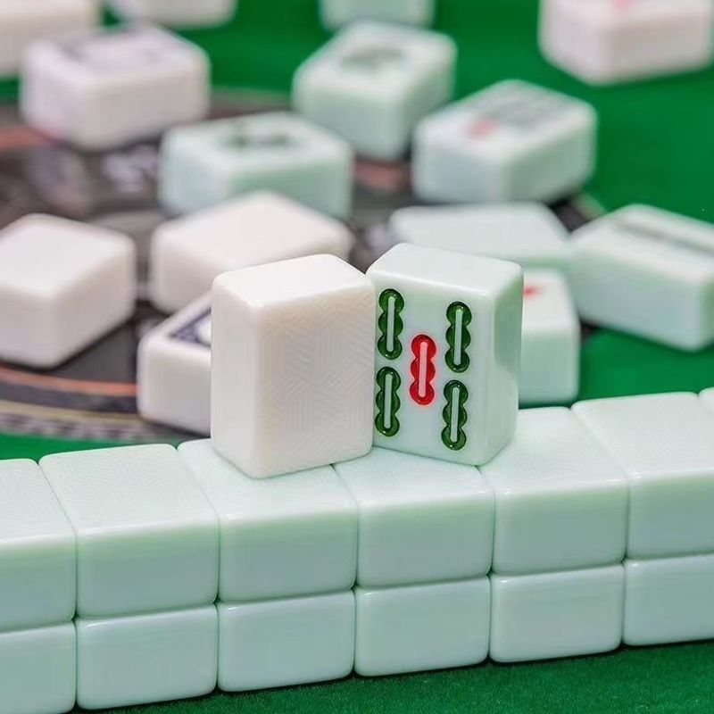 Medium and large-sized household mahjong tiles, 136 tiles for hand-play mahjong, used for renovation, hand-carved jade mahjong with high aesthetic value