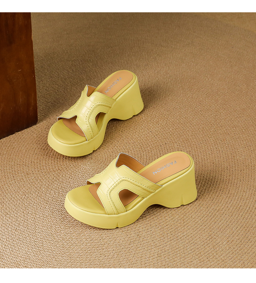 Dép sandal nữ quai chữ V đế xuồng cao 8 cm, mũi hở, đế dày êm chân — Trắng kem-, màu vàng chi tiết 17