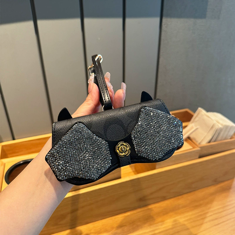 Cute brand glasses, handheld fashionable sunglasses solar-powered, protective case for men and women, bag decoration