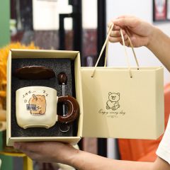 漫画かわいい陶磁器カップ蓋付き家庭用大衆マグカップボックスセット誕生日プレゼント高颜値お土産
