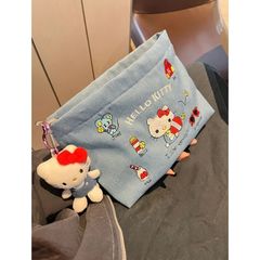 新しい刺繍のキティちゃんの化粧バッグには大容量の水乳収納バッグがあります。