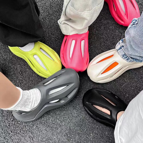 Factory wholesale couples' Crocs, men's sandals, men's beach shoes, large size, cross-border personalized outerwear, foreign trade trend