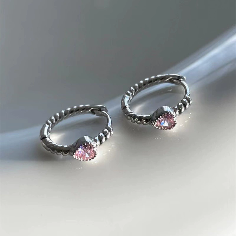 Серьги 2022 Новая Мода Niche Design Sense Advanced Ear Ring Любовь Розовый Циркон Твист Пряжка для ушей для ногтей