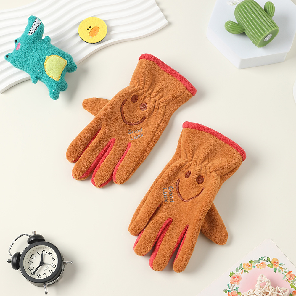 Niños y niñas con guantes de terciopelo de otoño y invierno para estudiantes de la escuela primaria de terciopelo de grano para montar guantes lindos al aire libre.