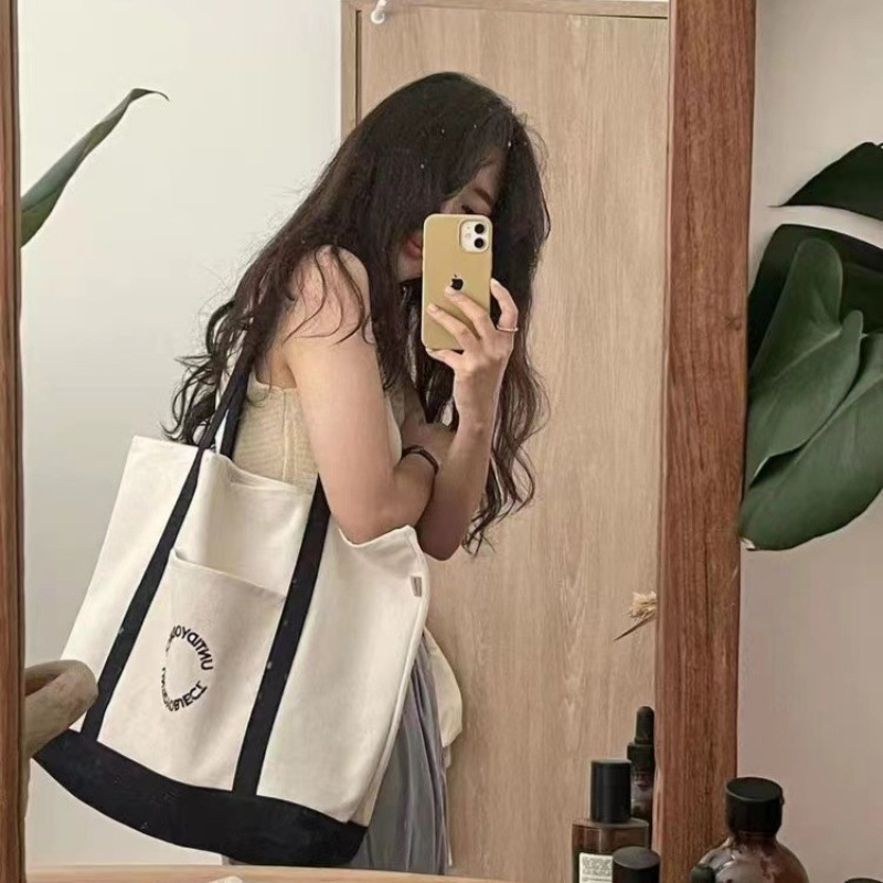 Capacious shopping bag