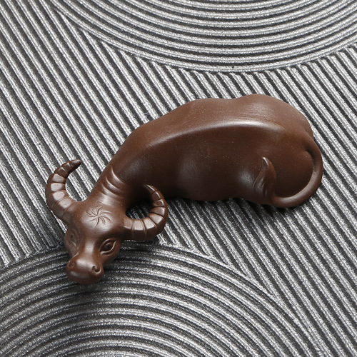 Purple clay tea pet cow turn the world tea play lucky golden toad ornaments fine handmade sculpture tea tray tea props can be raised