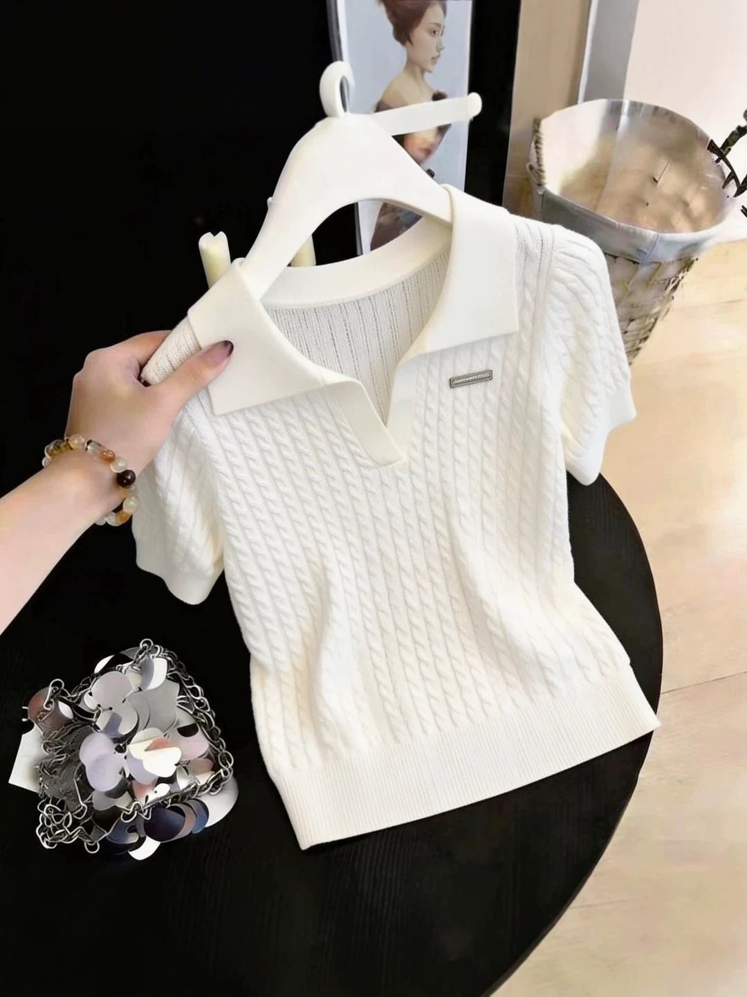 Áo thun nữ cổ polo tay ngắn dáng rộng chất liệu mát lạnh — trắng