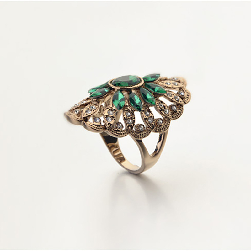 �պ�����������ɫˮ�������οս�ָŮʱ�м�Լ��������������Ʒ