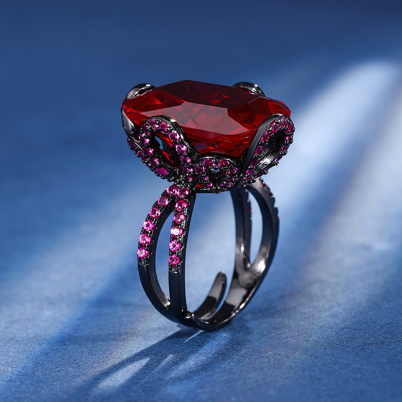 2024 Nueva joyería Zhuang Shengsheng, fondo de cobre, simulación chapada en oro, corindón, grasa rectangular, lujo ligero, oro negro, dedo femenino 15*20