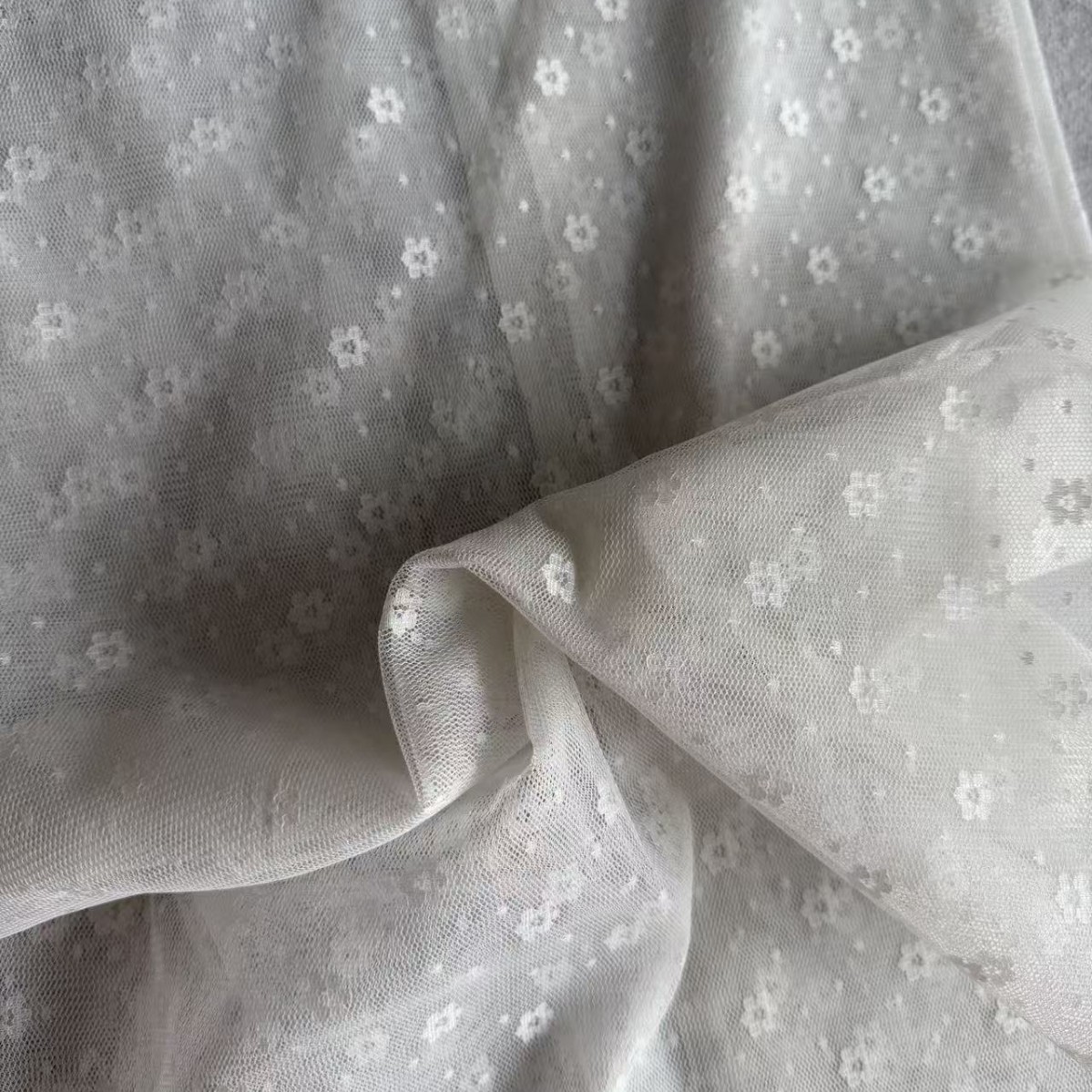 全涤小梅花蕾丝面料柔软无弹镂空网布印花裙撑旗袍打底衫内衣布料