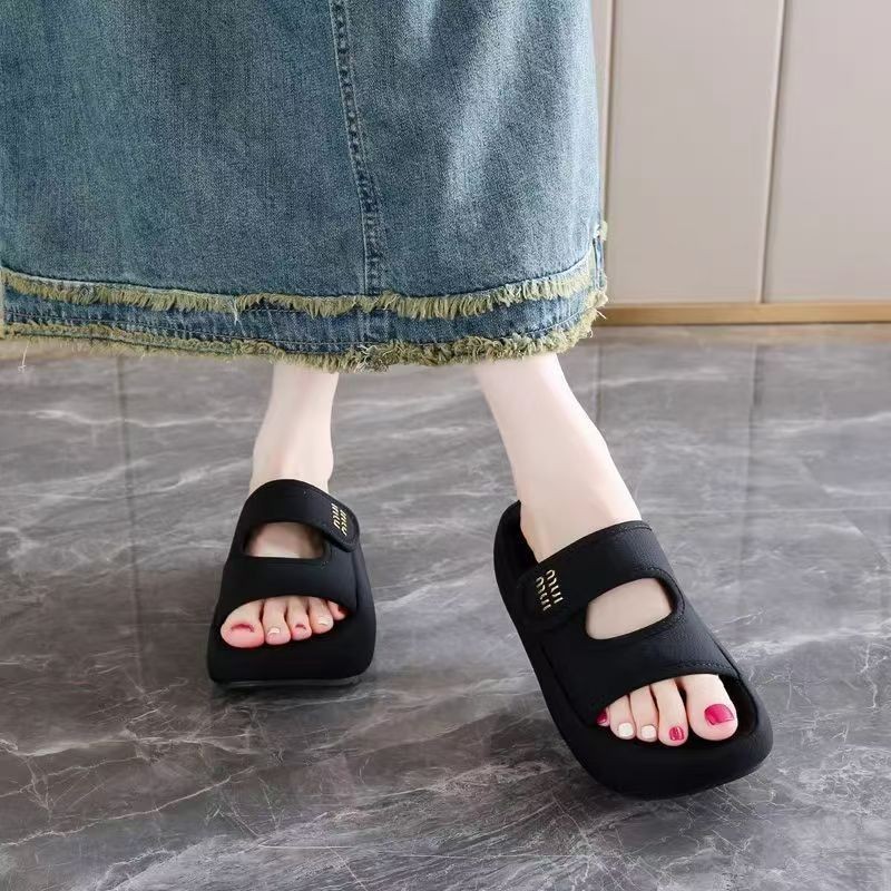 2026 verano nuevo color sólido grueso dedos descubiertos simple clásico coreano casa respirado hueco zapatillas de playa