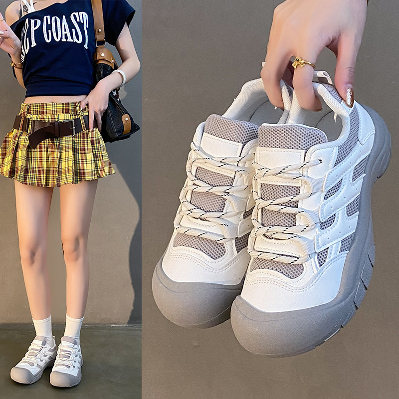 Zapatos de mujer transpirables de verano 2025, nuevos zapatos de papá cómodos de tela de vuelo, zapatos deportivos ligeros, zapatos blancos para mujeres