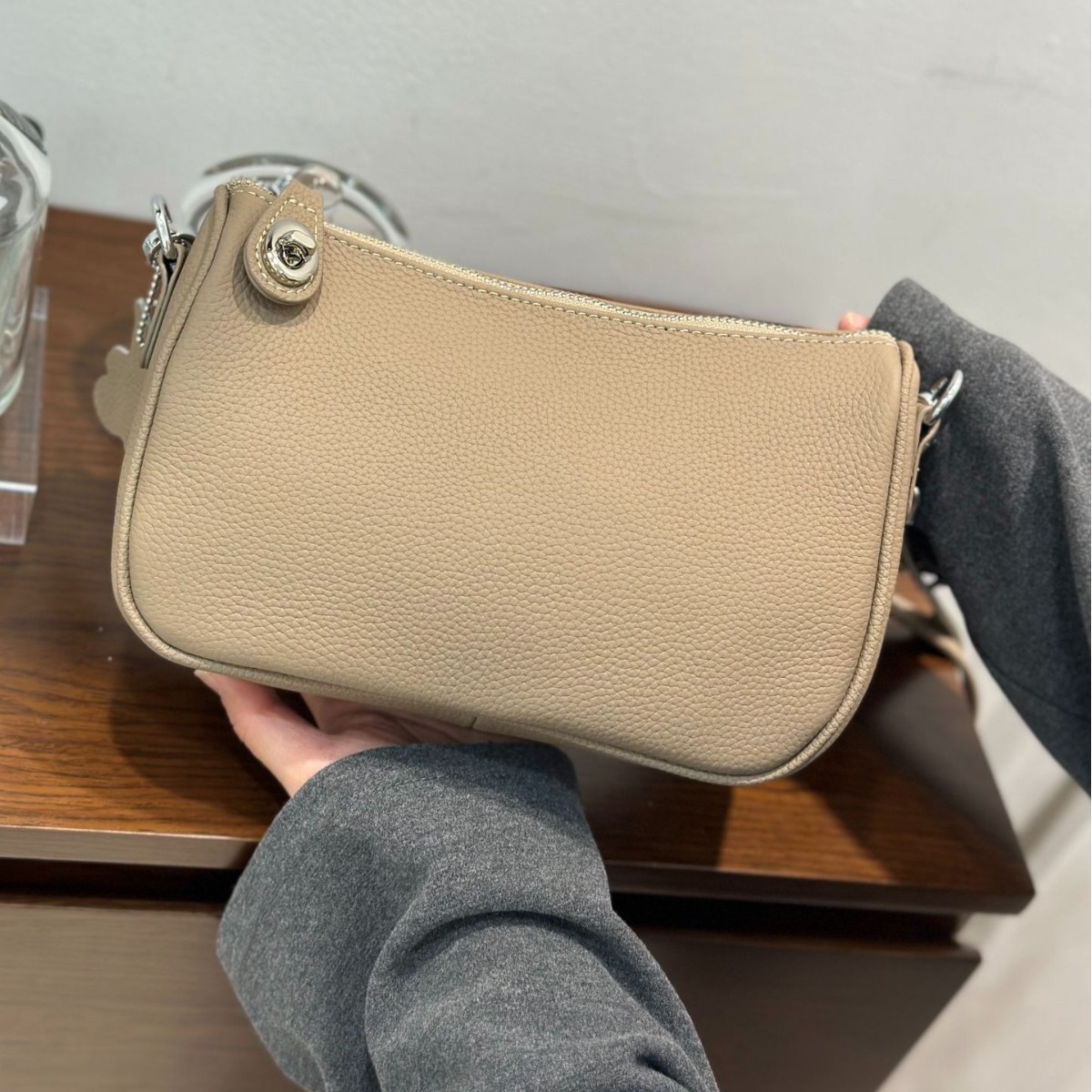 Luxury Women's Underarm Bag 2025 New Arrival Single Shoulder Crossbody Bag Baguette Bag Versatile Retro Soft Leather Trendy Factory Direct - Thumbnail 3