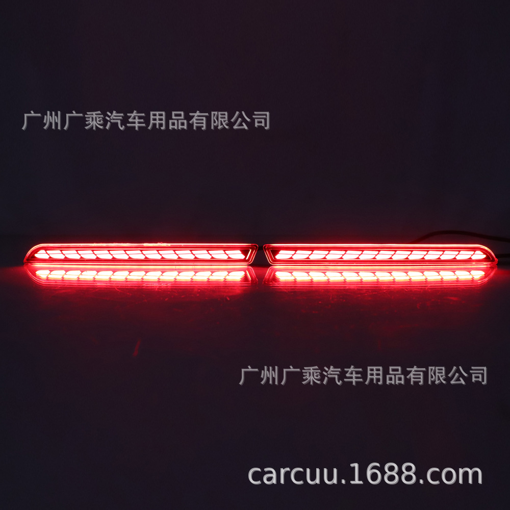 Adecuado para Toyota Senna parachoques trasero luz de advertencia luz trasera Sinna luz de freno Saina luz trasera