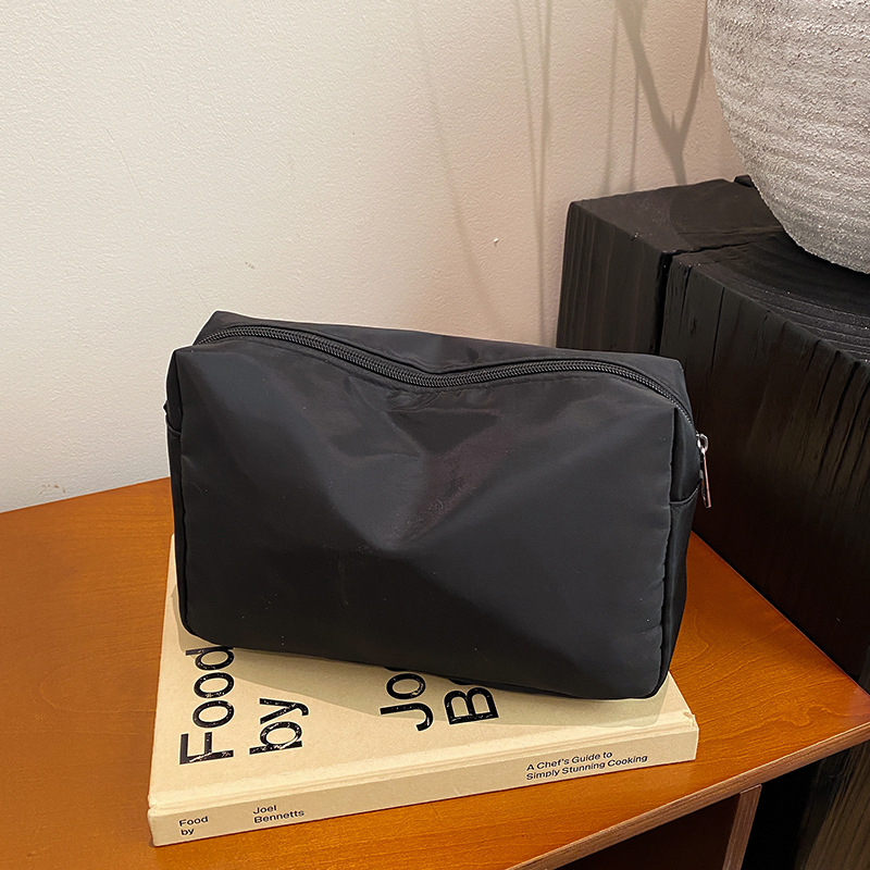 Portable Waterproof Cosmetic Bag for Women, Large Capacity Three-Dimensional Square Bag, Makeup Brush Storage Bag, Travel Men's Toiletry Bag Logo