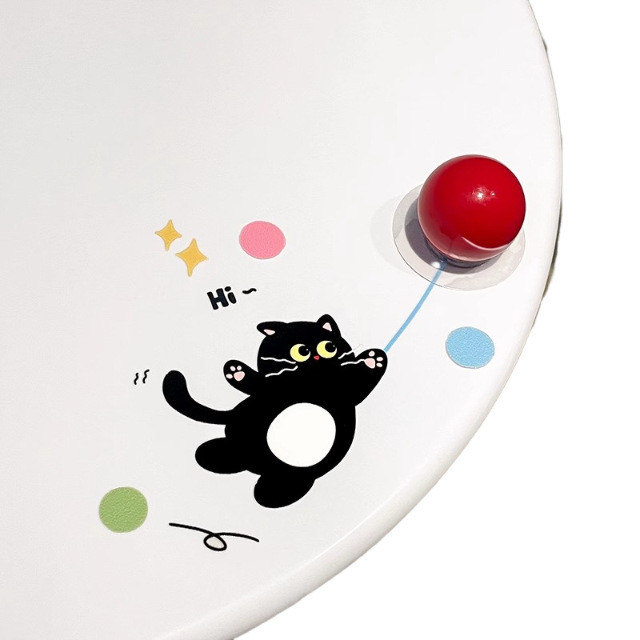 トイレの便器の蓋を開ける器が可愛いです。便器の蓋を開けます。|undefined