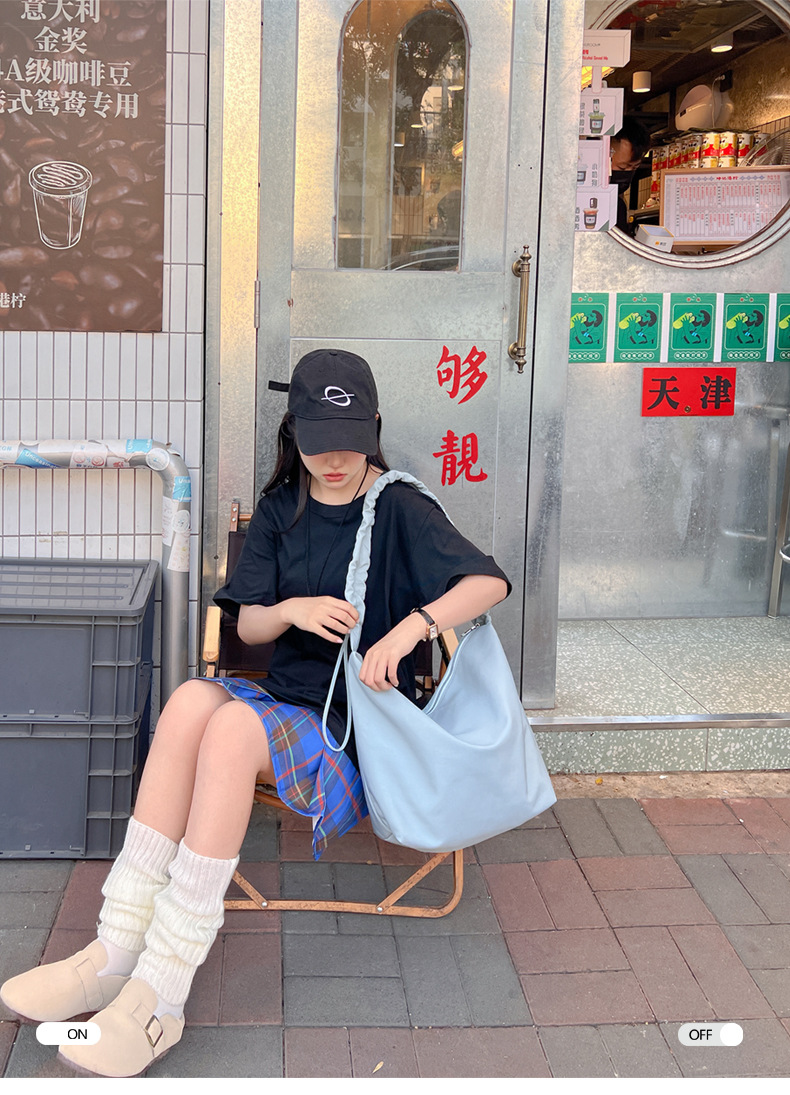 A new large-capacity women's single-shoulder bag with cross-border fashion and simplicity, a fresh and artistic crossbody bag, and a student commuting bag undefined