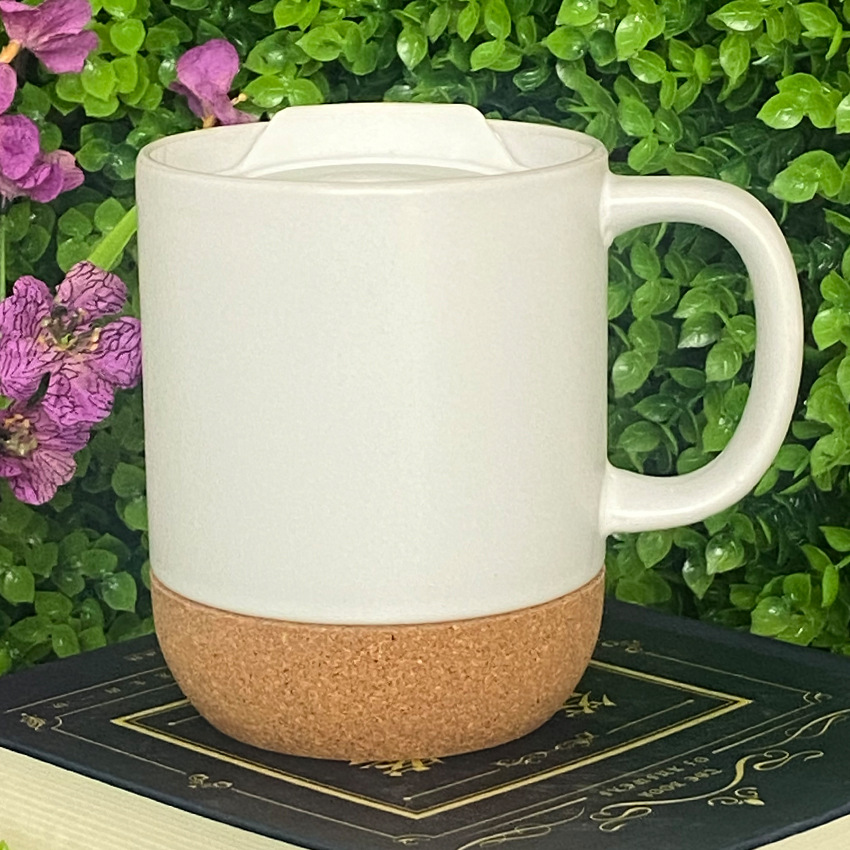 Procesamiento personalizado de tazas y jarras de cerámica con base de corcho multicolor para exportación, se pueden usar como regalos creativos para comercio electrónico transfronterizo con personalización de logotipo.