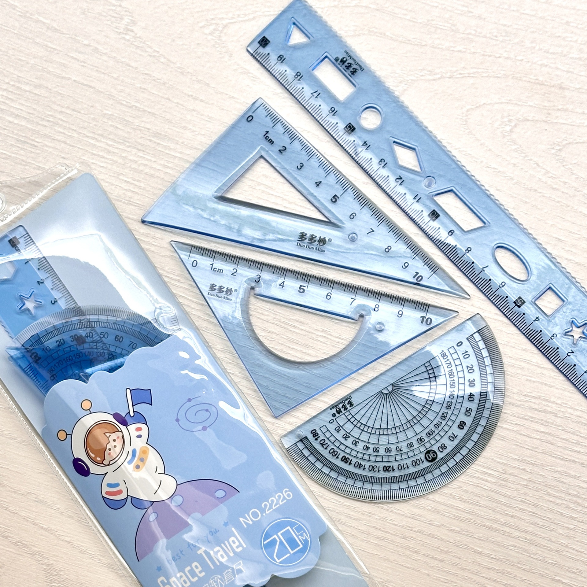 Círculos animados de color suave regla recta triángulo regla de estudiantes cuatro piezas de papelería