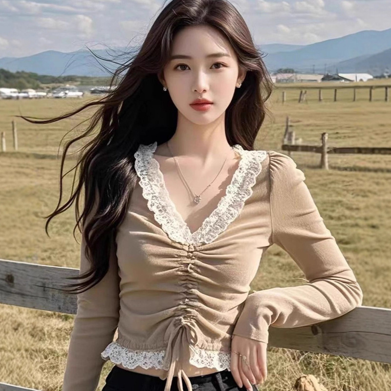 Purely Sensual Lace Patchwork V-Neck Thermal Base Layer Long-Sleeve T-Shirt for Women, Spring and Autumn Style, Slim-Fit Base Top