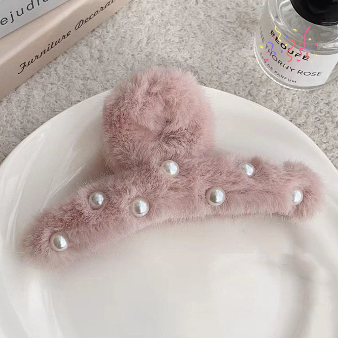 かわいい真珠のぬいぐるみのクリップの後頭部の秋冬の髪飾りのカードの甘い髪は大きいサイズのサメのクリップの少女のクリップをつかみます。