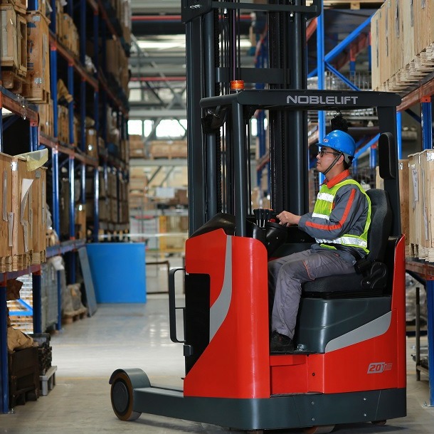 诺力官方正品RT20电动前移式堆高车载重2吨升高9.5米全电动叉车