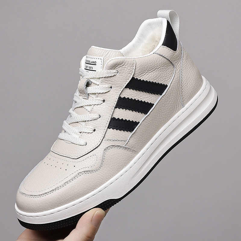 Zapatos de algodón de hombre de piel de vaca, zapatos casuales de lana, zapatos de suela gruesa de cuero y terciopelo, zapatos blancos cálidos para hombres.