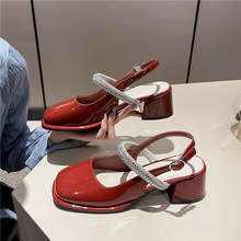 法式包头粗跟凉鞋女2024年夏季新款仙女水钻方跟一字带后空凉鞋女