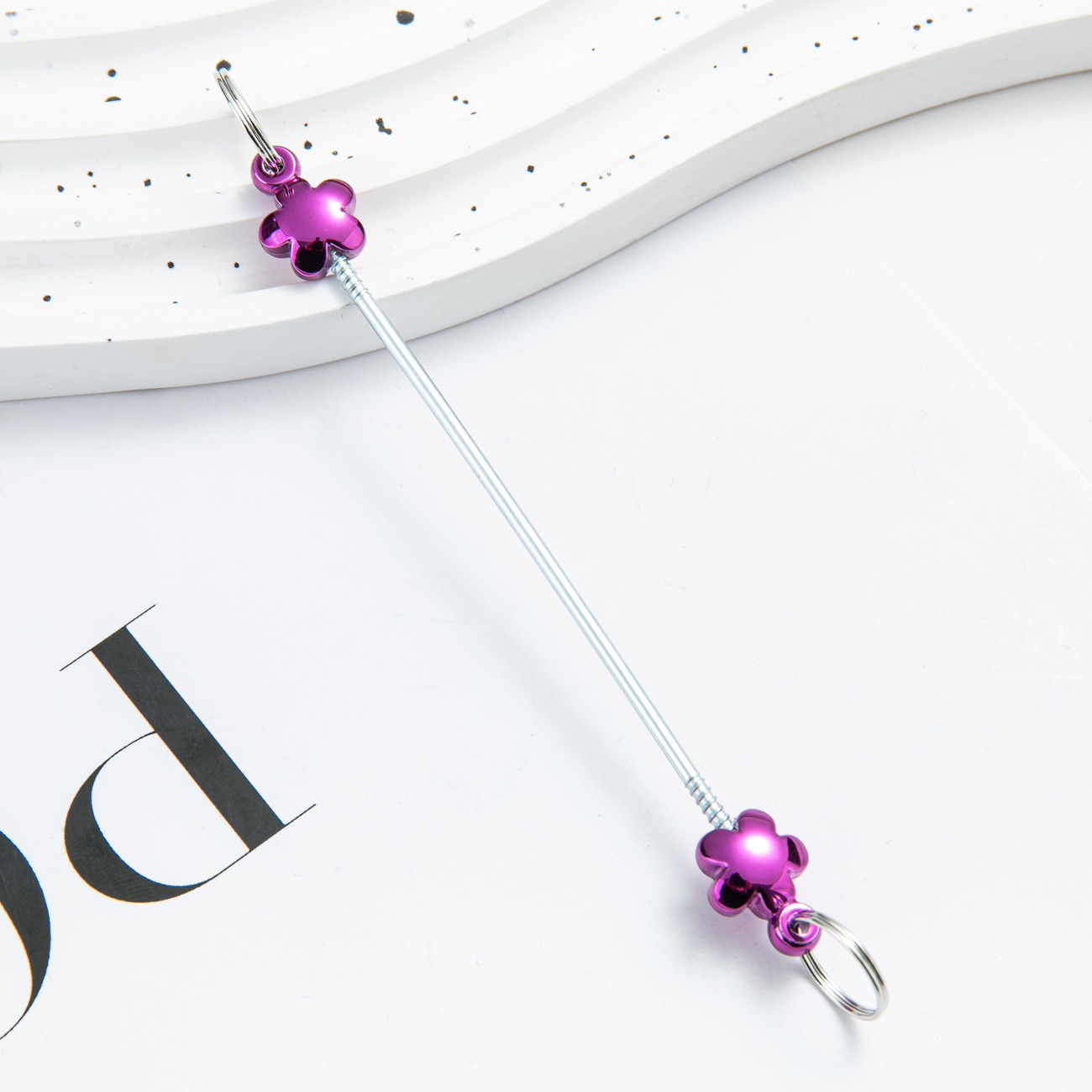 Spot bride love con cuentas accesorios colgantes accesorios de llavero con cuentas creativas accesorios de plástico con cuentas