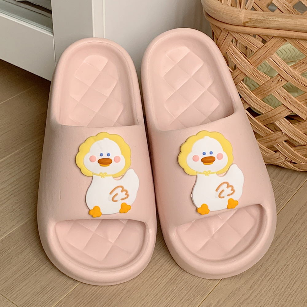 Hermosas zapatillas de pato grueso para mujeres de verano para usar anti-deslizante dibujos animados casa baño pareja zapatillas frías