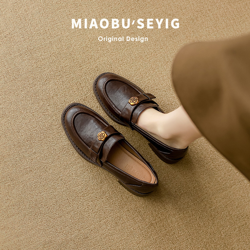 Cowhide version ~ Camellia genuine leather loafers for women, thick-soled, 2026 new model, black British style small leather shoes, large size single shoes