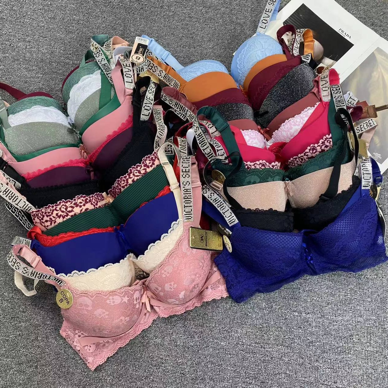 Sudeste asiático híbrido de marca europea y americana, ropa interior de mujer con anillo de acero, encaje liso, bolas de acero, sujetadores diversos