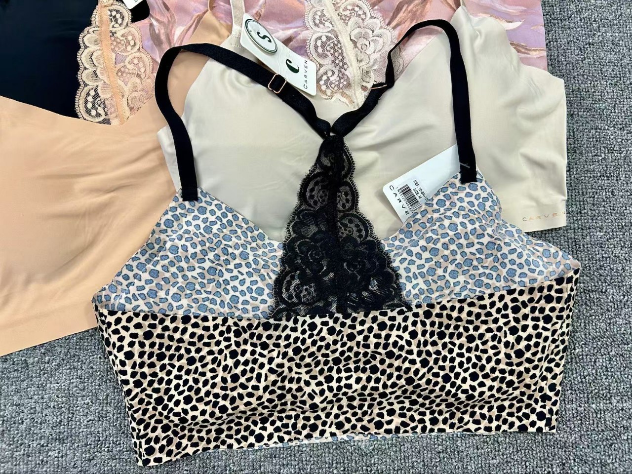 Nuevo sexy leopardo ropa interior mujer taza fija seda de hielo sin marcas espalda hermosa pechos calientes estadounidenses soporte suave bra