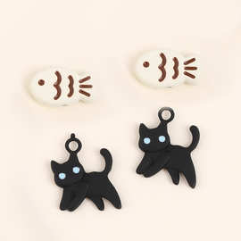 可爱卡通猫咪小鱼吊坠烤漆工艺合金饰品配件diy洞洞鞋鞋花材料