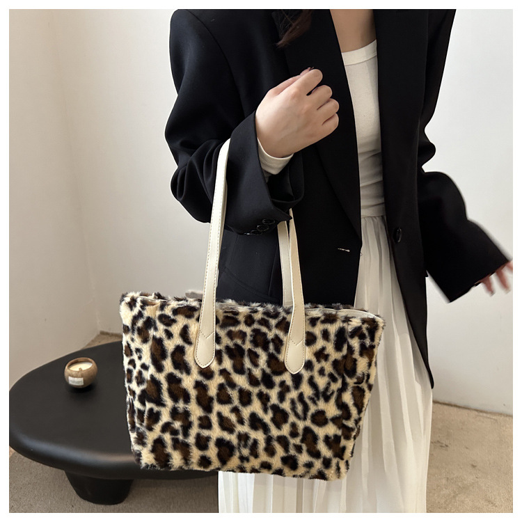 Cross-border quality plush bag, women's leopard print large-capacity tote bag, new lightweight Korean-style fashionable commuting single-shoulder bag undefined
