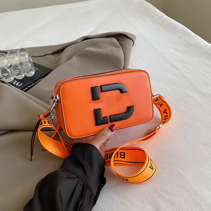 Bolso de hombro transfronterizo tendencia de moda femenina casual todo-fósforo teléfono móvil pequeño bolso cuadrado al por mayor cinturón de hombro ancho bolso de mensajero de color sólido