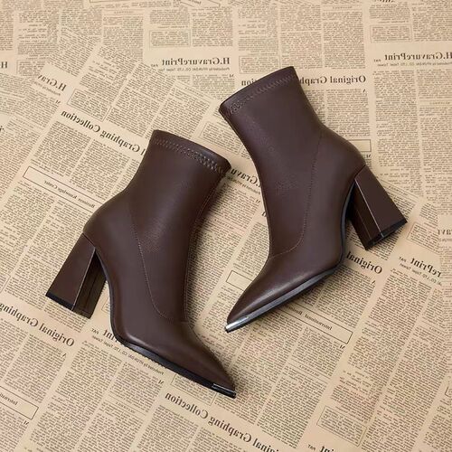 French-style comfortable versatile temperament martens boots 2025 autumn and winter new unique design pointed toe short boots for women